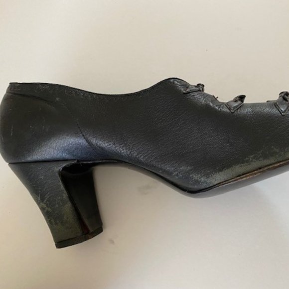 INSANELY INTERESTING VINTAGE BLACK PUMPS! Tiny Bows on front! Rare find! Sz. 7 - Picture 3 of 4